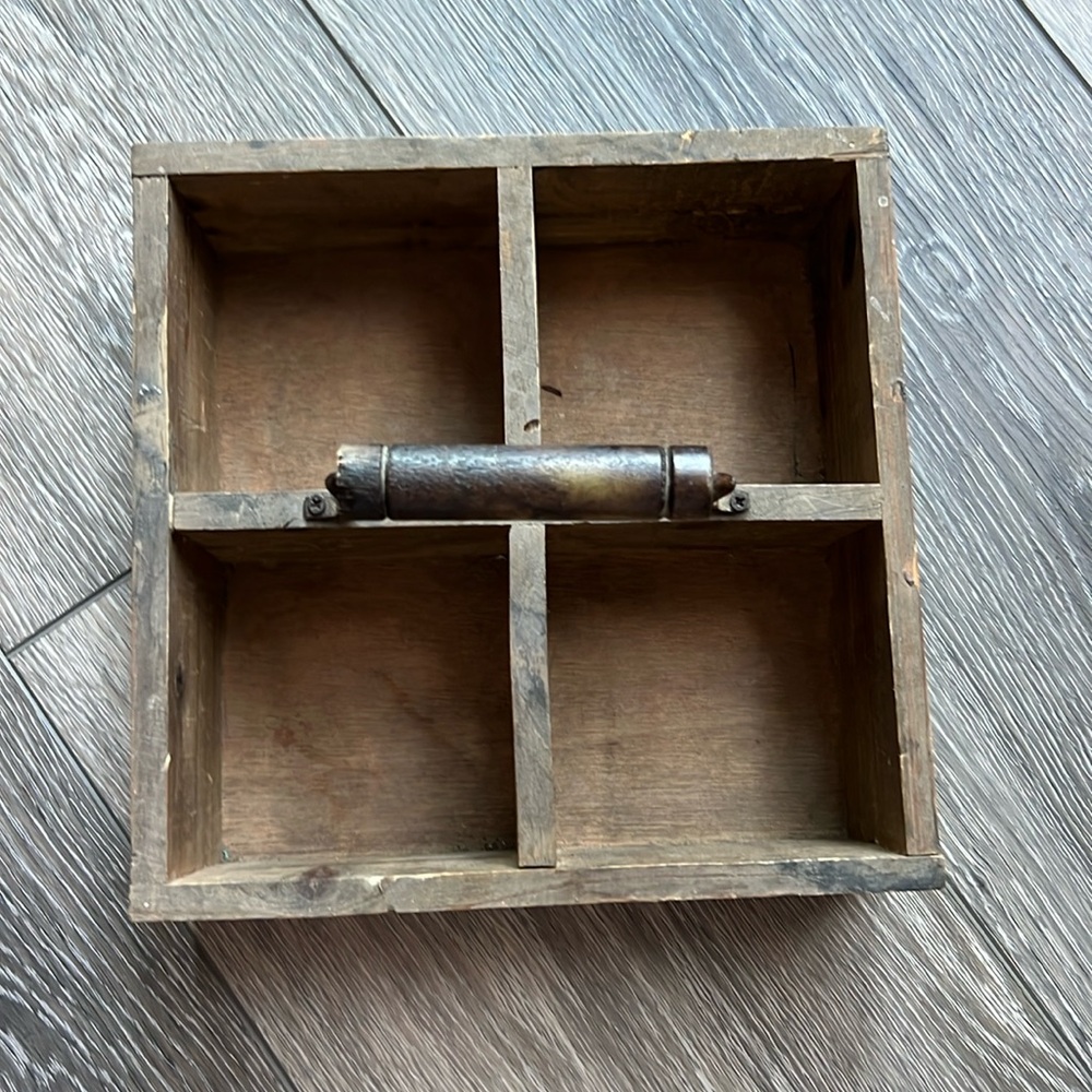 Vintage wooden Candy dish - Picture 1 of 3